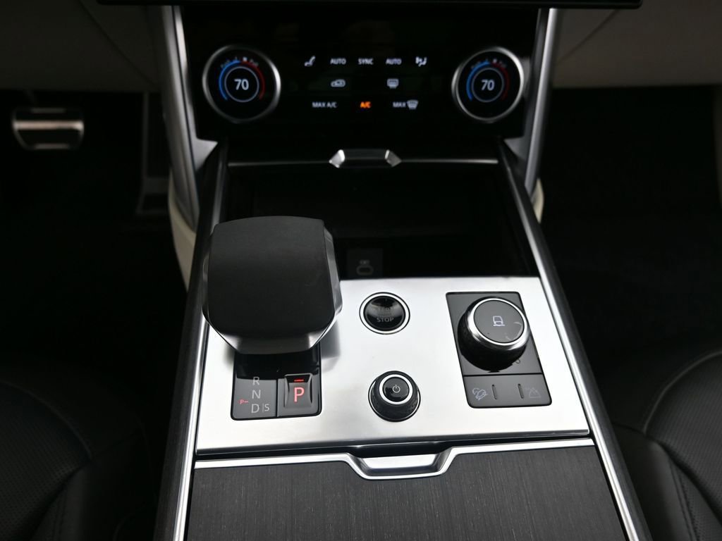 Used 2022 Land Rover Range Rover Long Wheelbase SE image 32