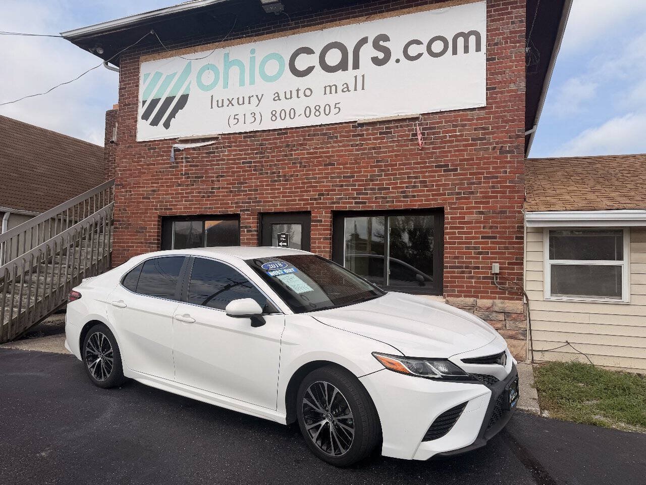 Used 2018 Toyota Camry SE FWD image 1