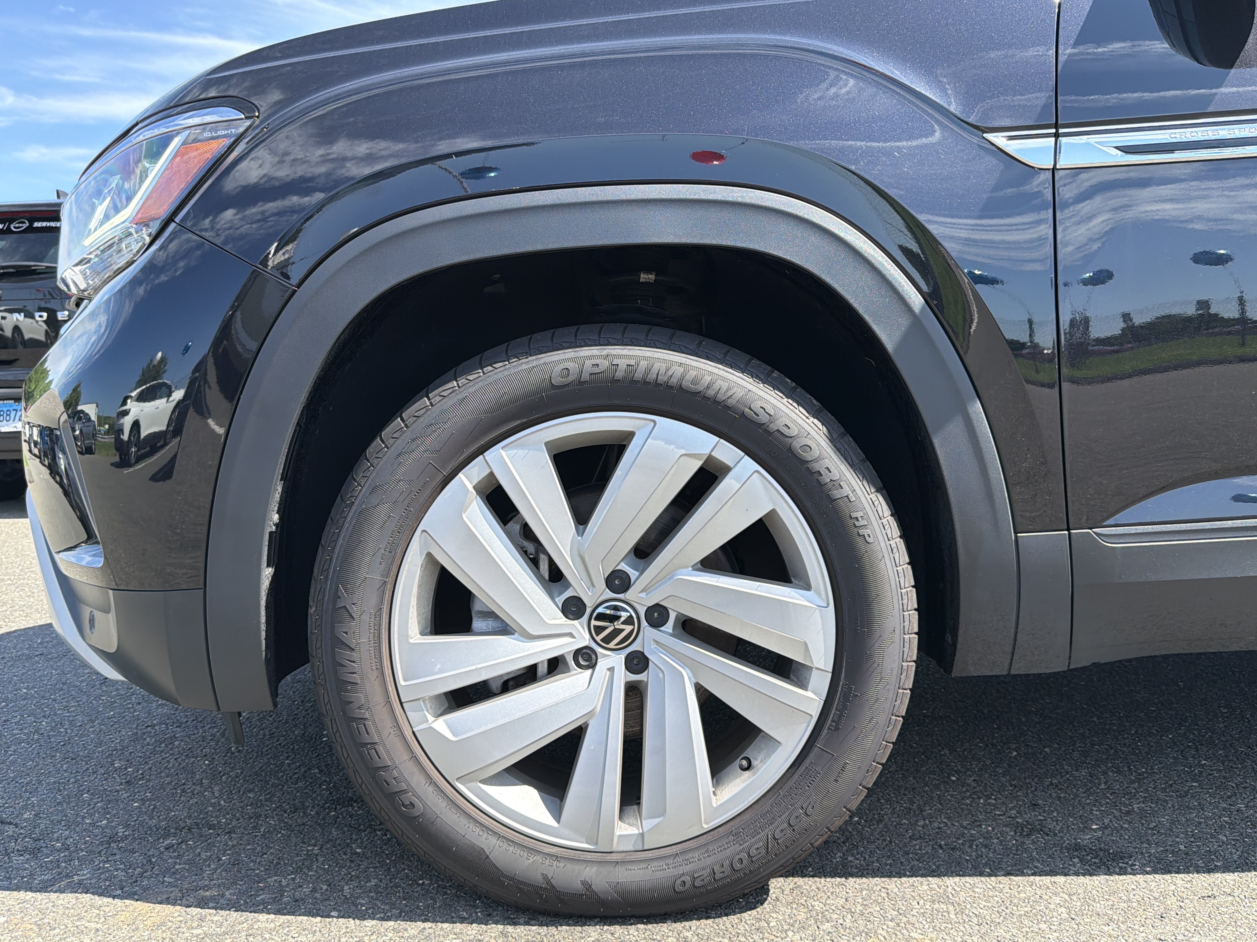Certified 2023 Volkswagen Atlas Cross Sport SE w/ Panoramic Sunroof Package AWD/4WD image 13