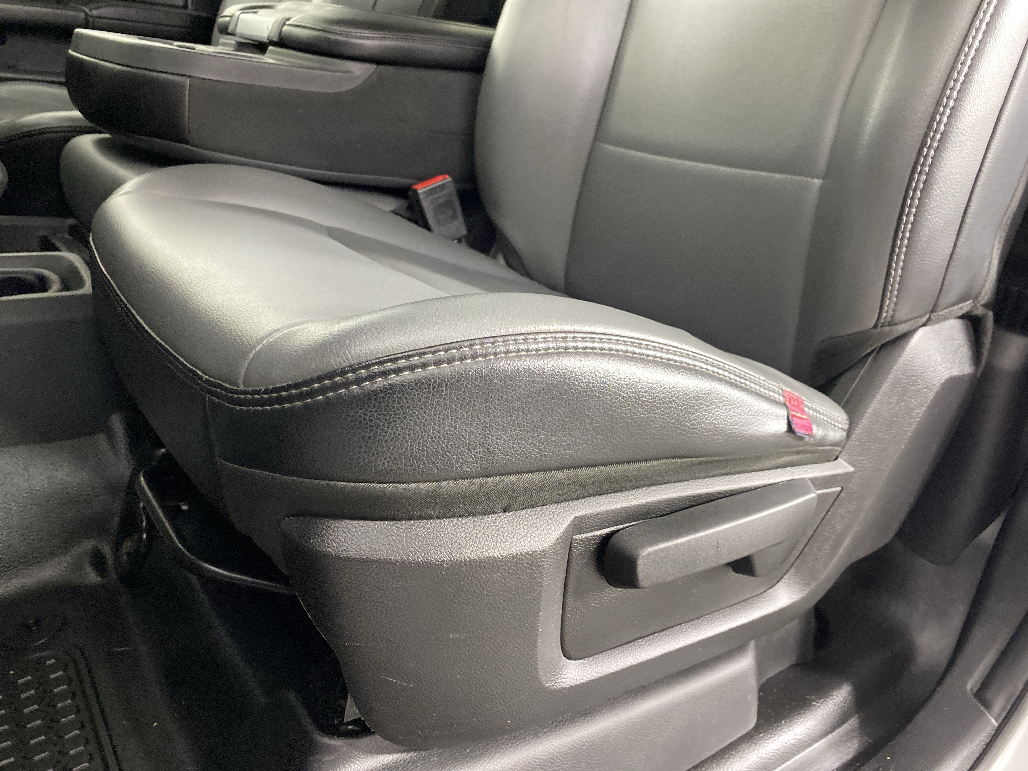 Used 2020 RAM 2500 Tradesman w/ Chrome Appearance Group AWD/4WD image 15