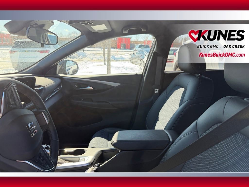 Used 2025 Buick Envista Preferred w/ Convenience I Package image 6
