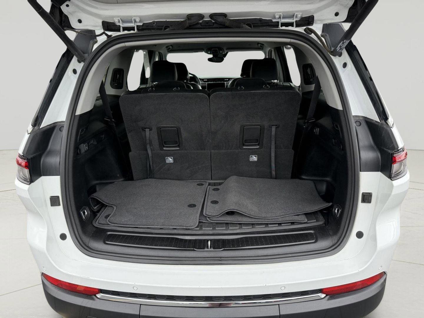 Used 2023 Jeep Grand Cherokee L Limited w/ Trailer Tow Group (B) image 27