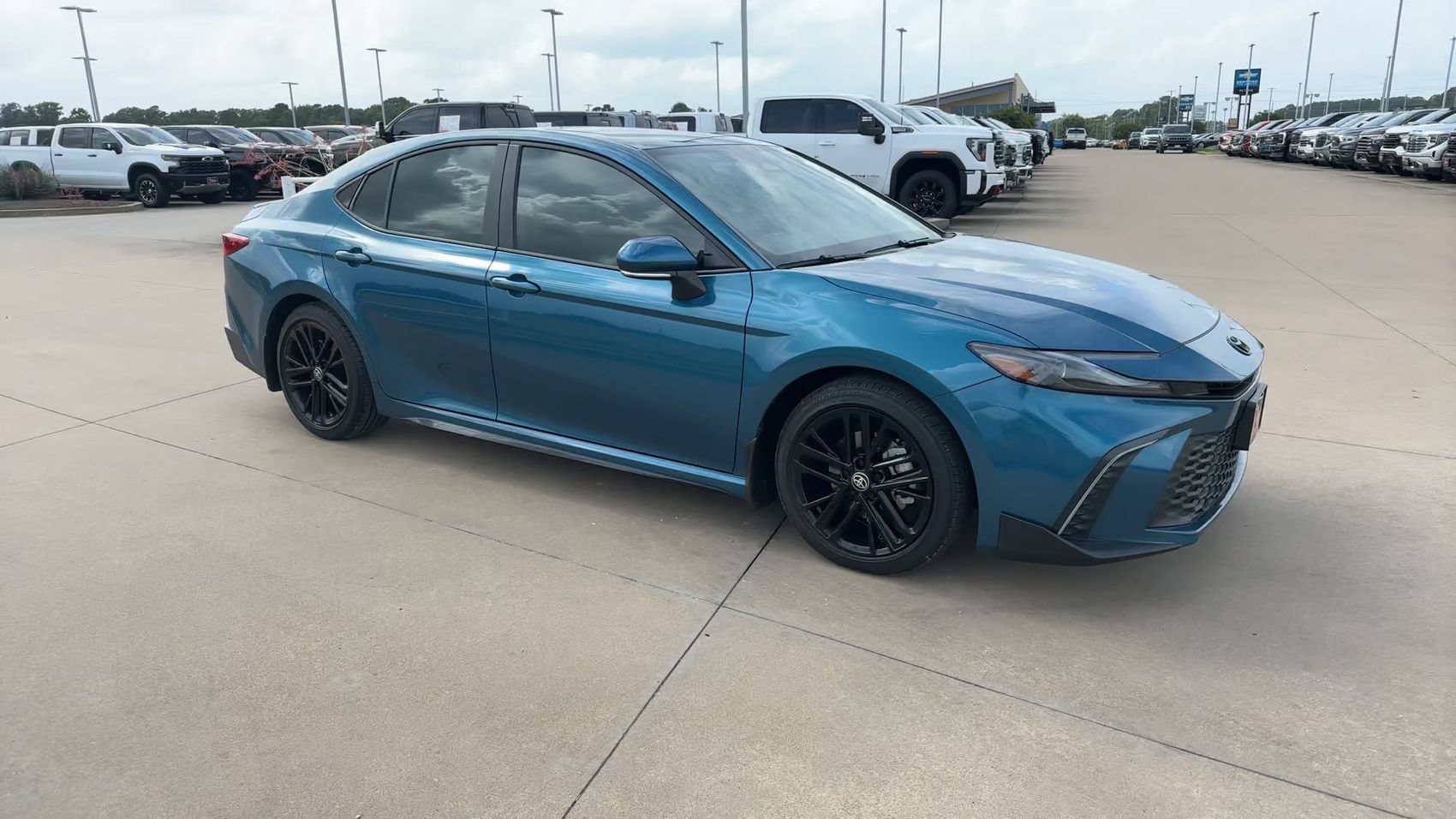 Used 2026 Toyota Camry SE w/ Convenience Package FWD image 3