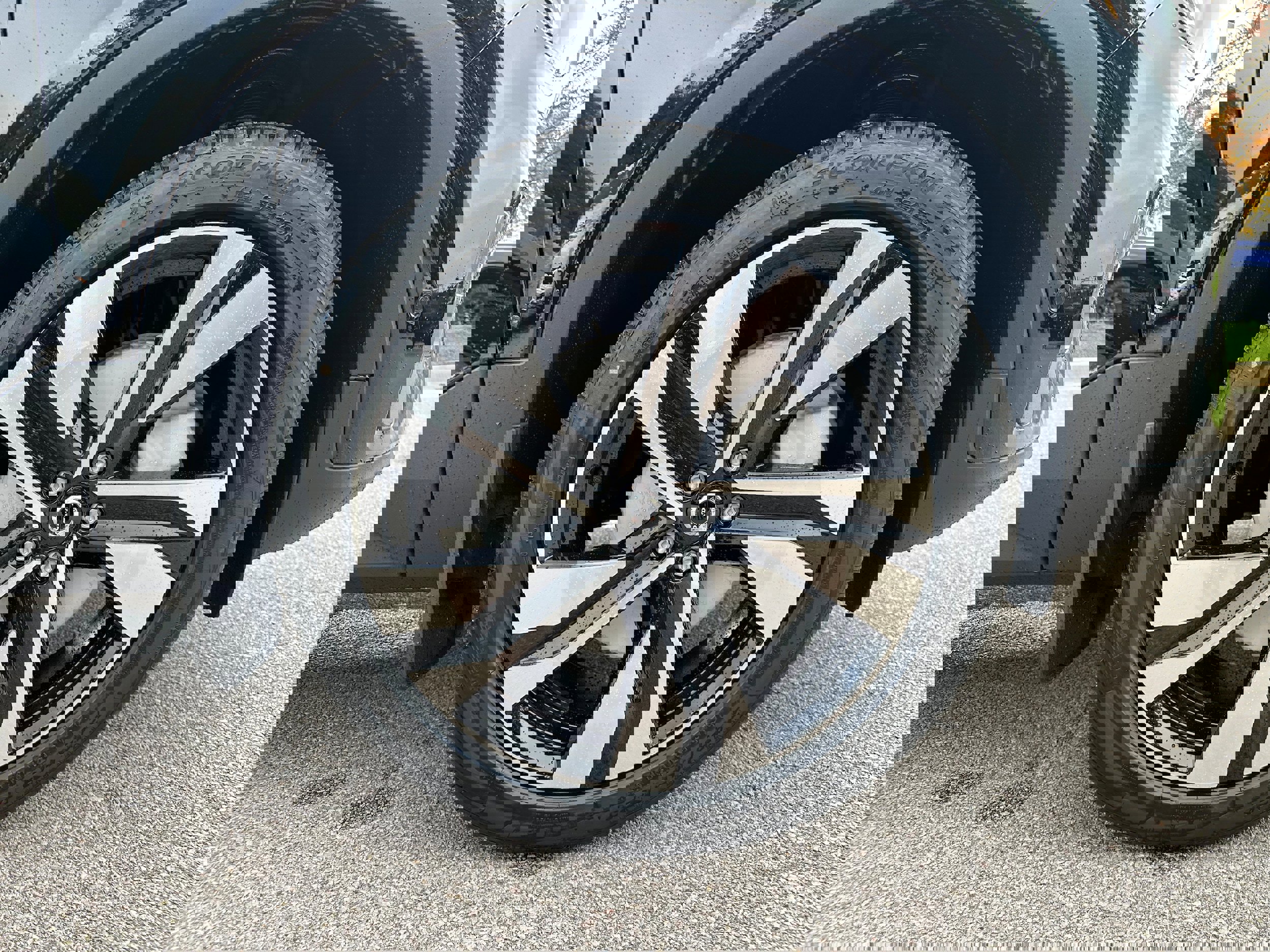 New 2025 Volvo XC40 B5 Plus image 7