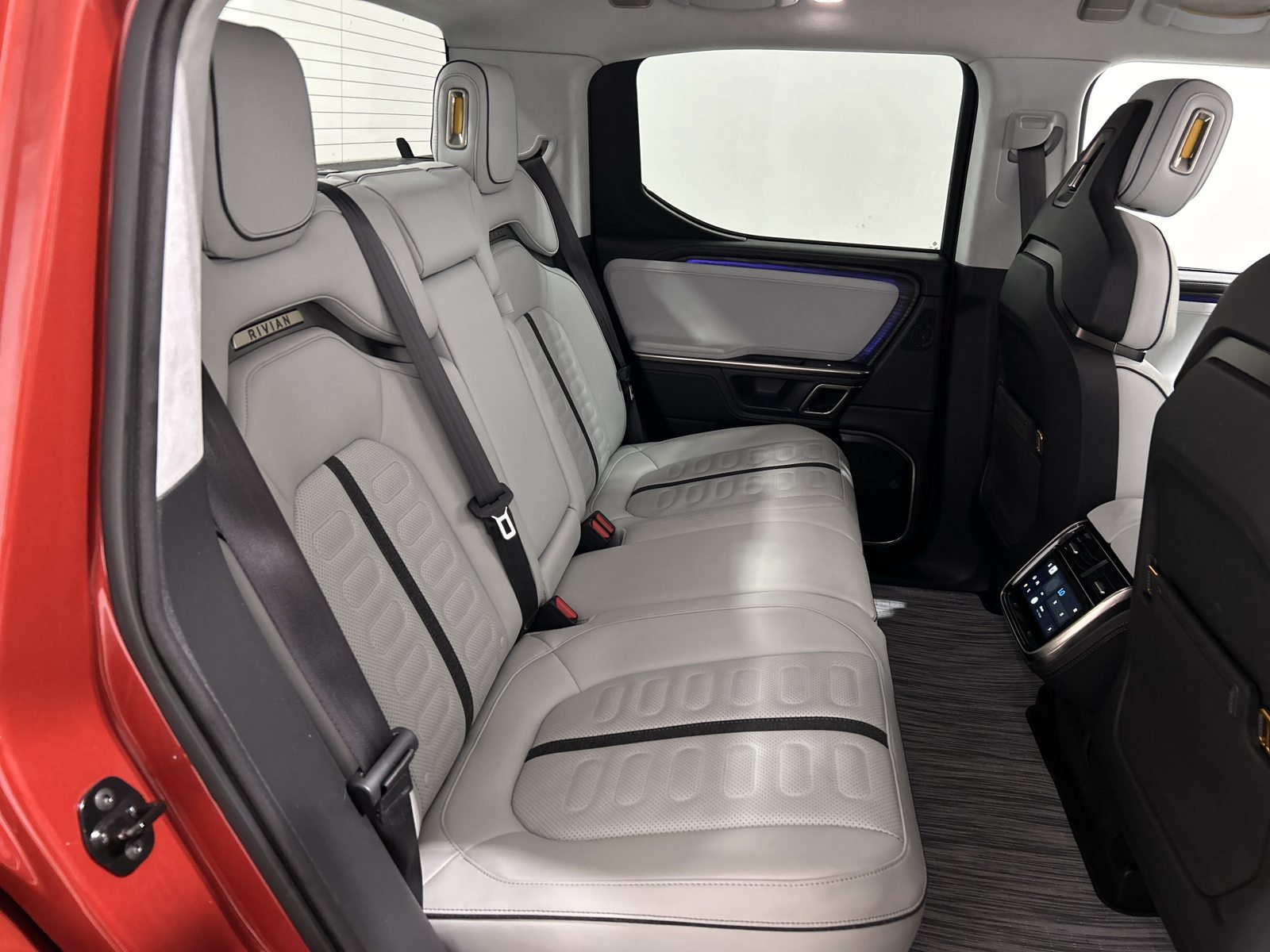 Used 2024 Rivian R1T Adventure Dual AWD/4WD image 22