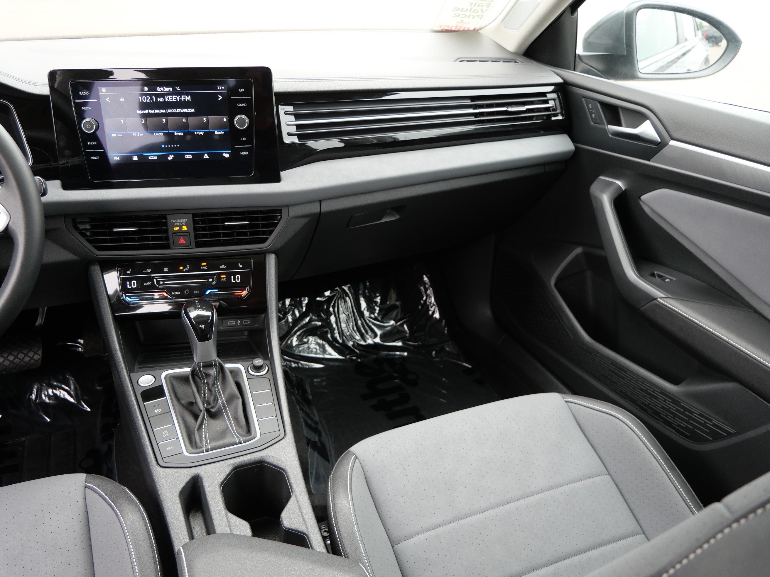 Used 2025 Volkswagen Jetta SE w/ Sunroof Package FWD image 11