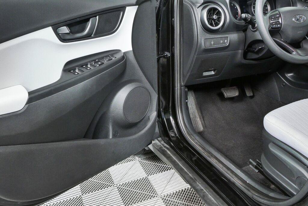 Used 2022 Hyundai Kona SEL FWD image 7