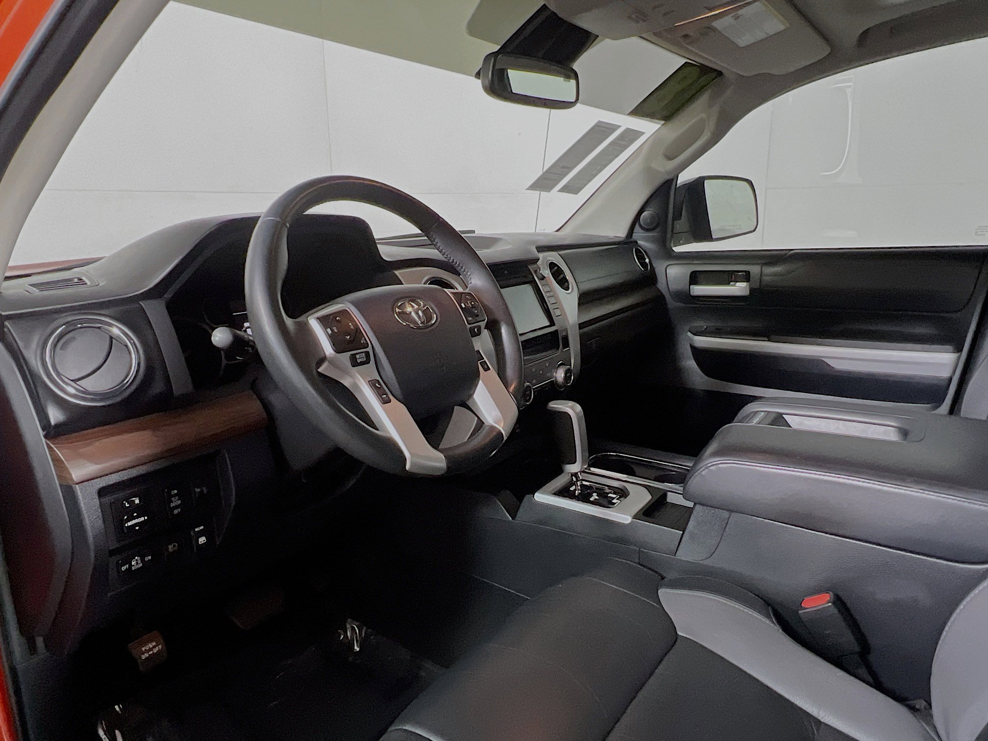 Used 2018 Toyota Tundra Limited w/ Limited Premium Package image 30