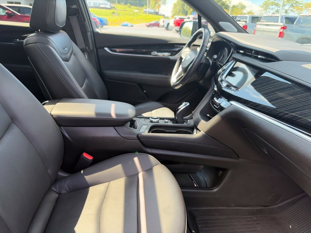 Used 2024 Cadillac XT6 Premium Luxury w/ Technology Package AWD/4WD image 41