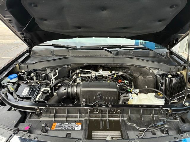 Used 2023 Ford Explorer XLT AWD/4WD image 9