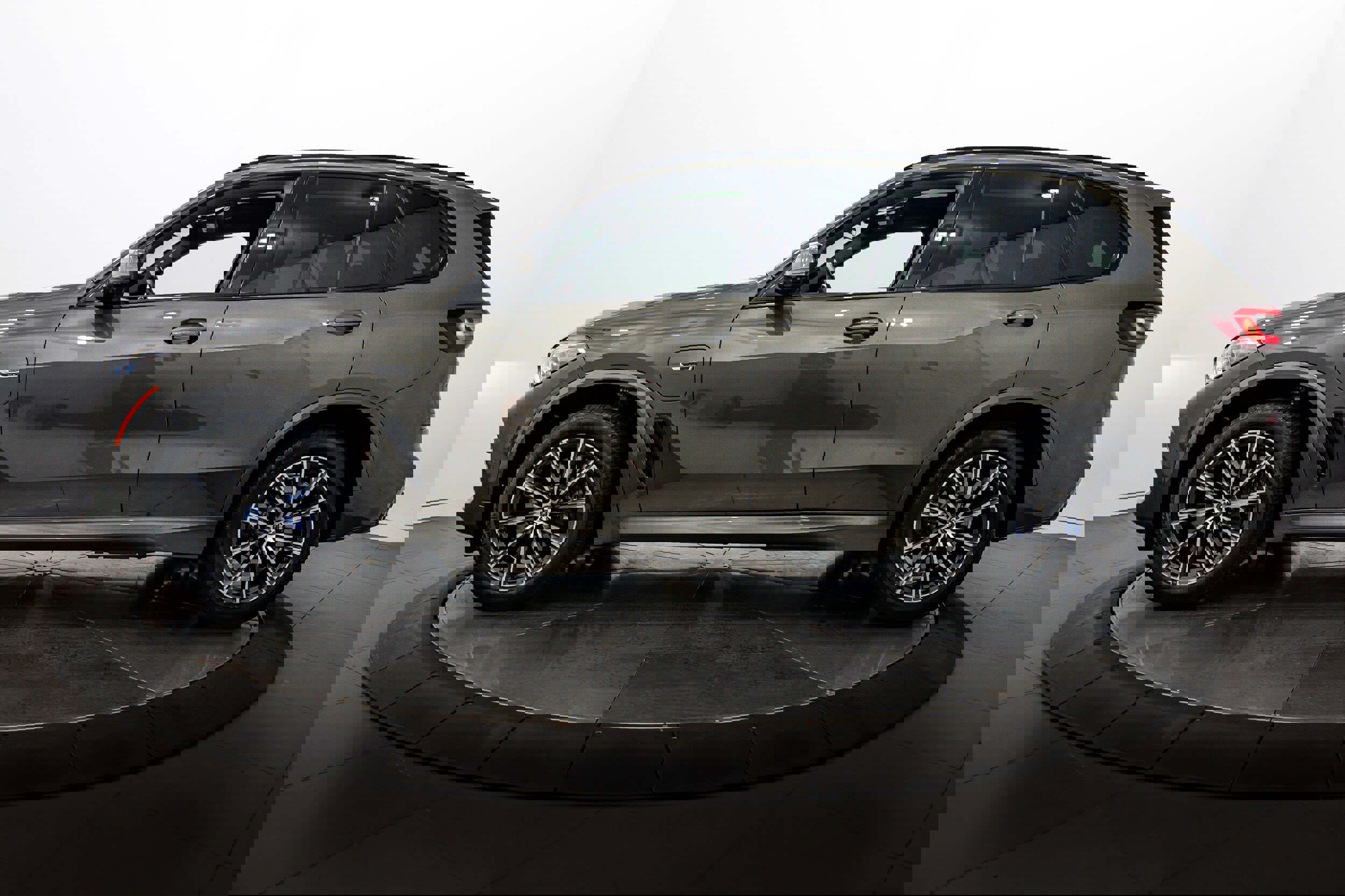 Used 2023 BMW X5 xDrive45e w/ Executive Package image 6