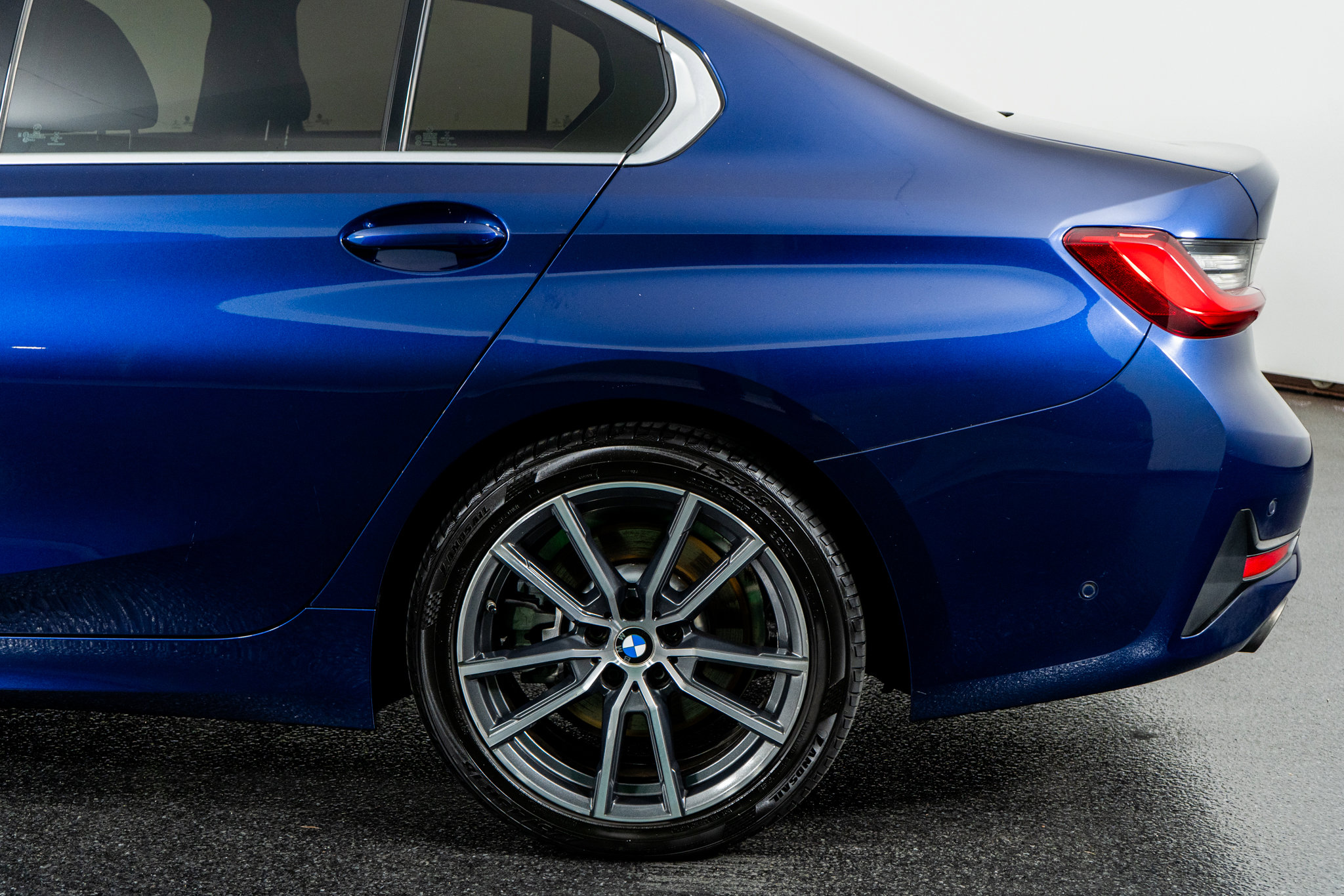 Used 2020 BMW 330i Sedan w/ Executive Package image 17