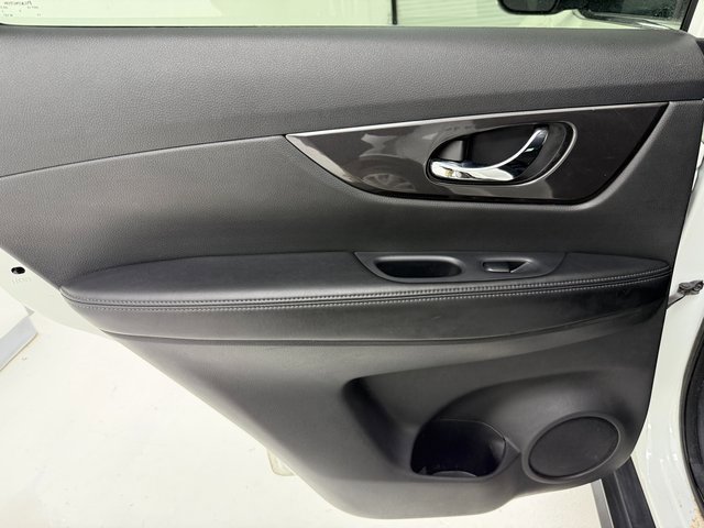 Used 2019 Nissan Rogue SV image 35