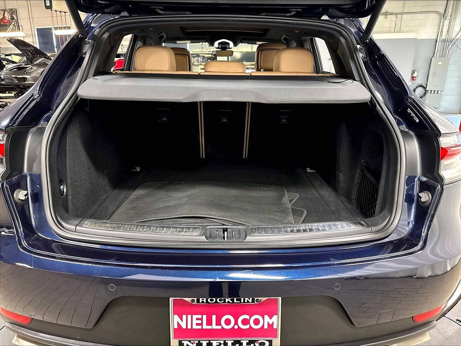 Used 2021 Porsche Macan AWD/4WD image 38