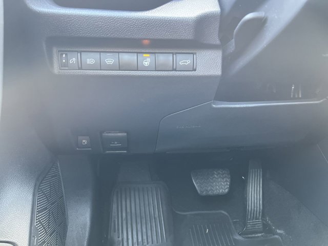 Used 2025 Toyota RAV4 XLE Premium AWD/4WD image 18