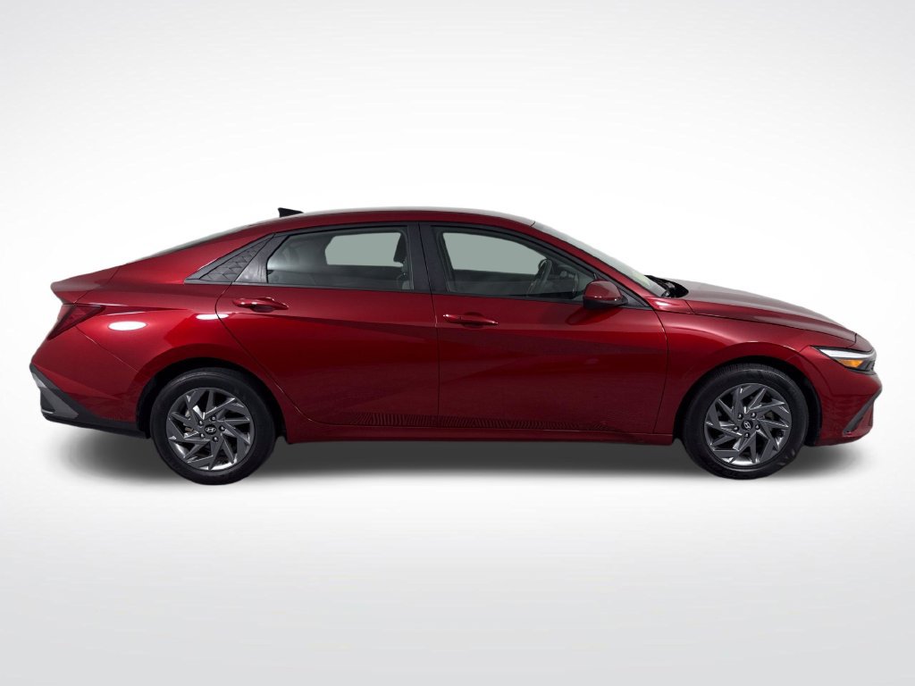 Certified 2024 Hyundai Elantra SEL FWD image 2