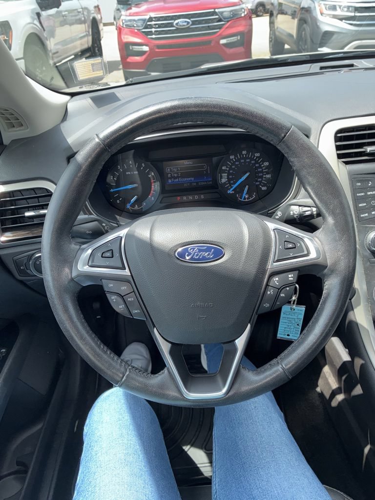 Used 2015 Ford Fusion SE w/ Equipment Group 202A FWD image 10