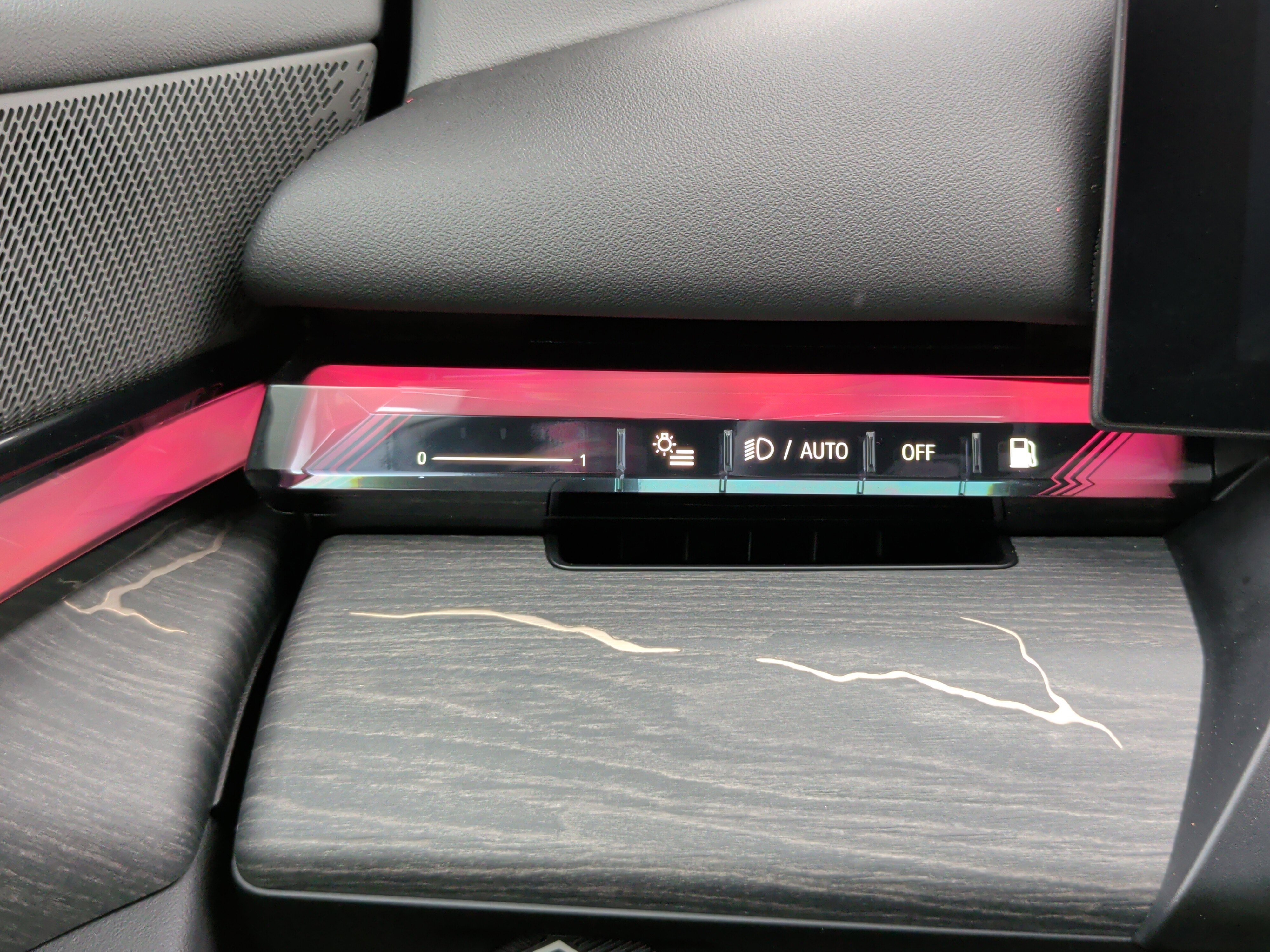 Certified 2025 BMW 550e xDrive w/ Executive Package image 25