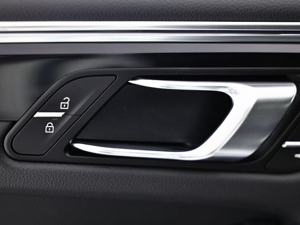 New 2026 Porsche Macan AWD/4WD image 19