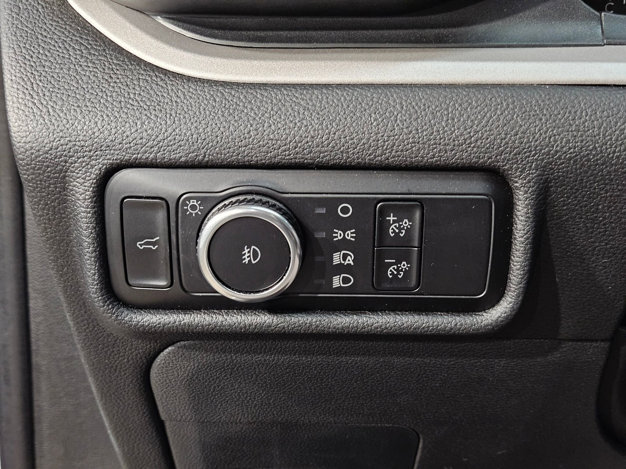 Used 2023 Ford Explorer XLT w/ Equipment Group 202A image 25