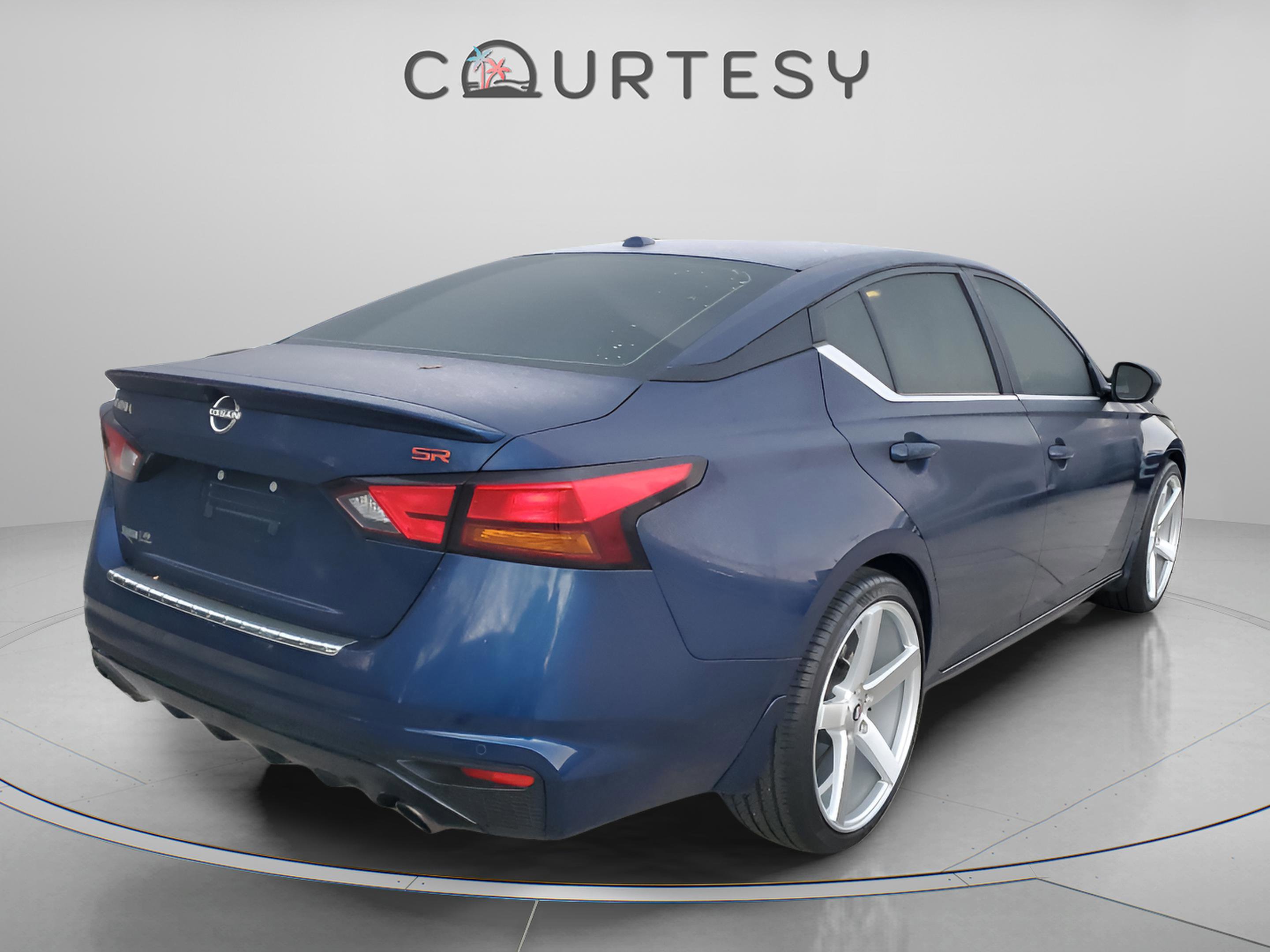 Used 2023 Nissan Altima 2.5 SR image 3