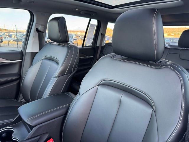 Certified 2024 Jeep Grand Cherokee Limited w/ Black Appearance Package image 15