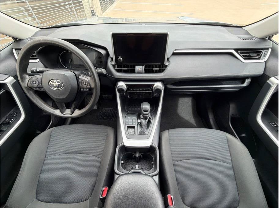 Used 2025 Toyota RAV4 LE AWD/4WD image 16