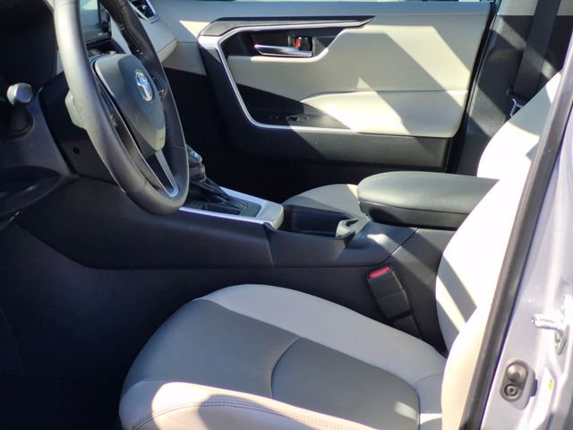 Used 2021 Toyota RAV4 XLE Premium image 16