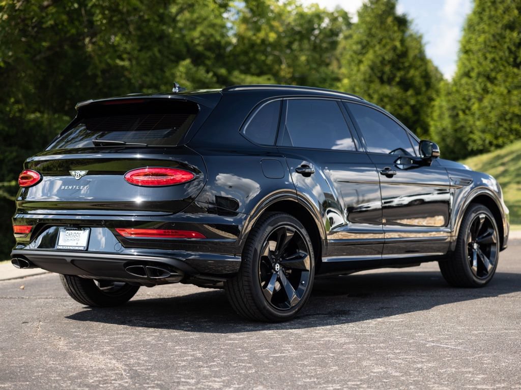 Used 2025 Bentley Bentayga AWD/4WD image 3