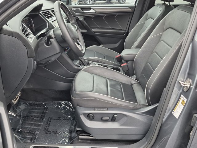 Used 2023 Volkswagen Tiguan SEL R-Line AWD/4WD image 9