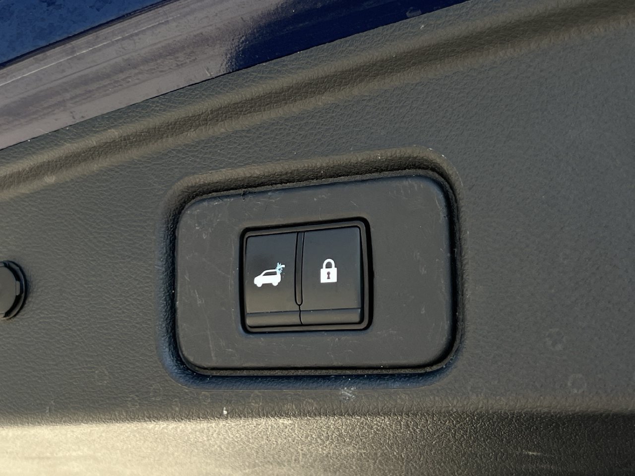 Used 2023 Nissan Pathfinder SL AWD/4WD image 23