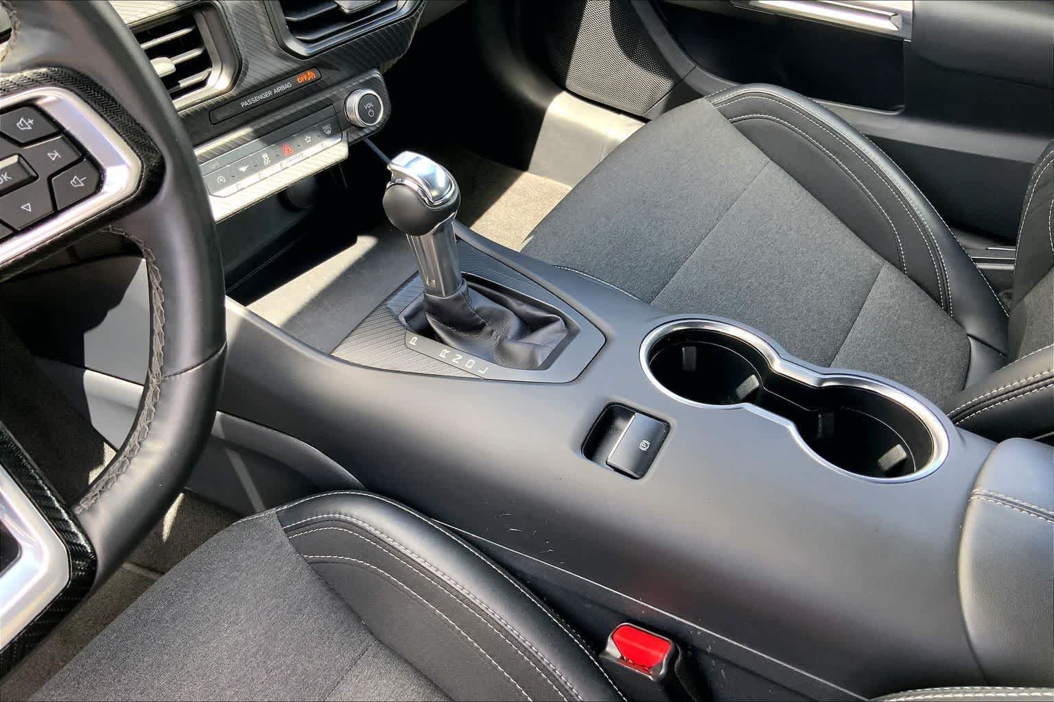 Used 2025 Ford Mustang Convertible RWD image 15