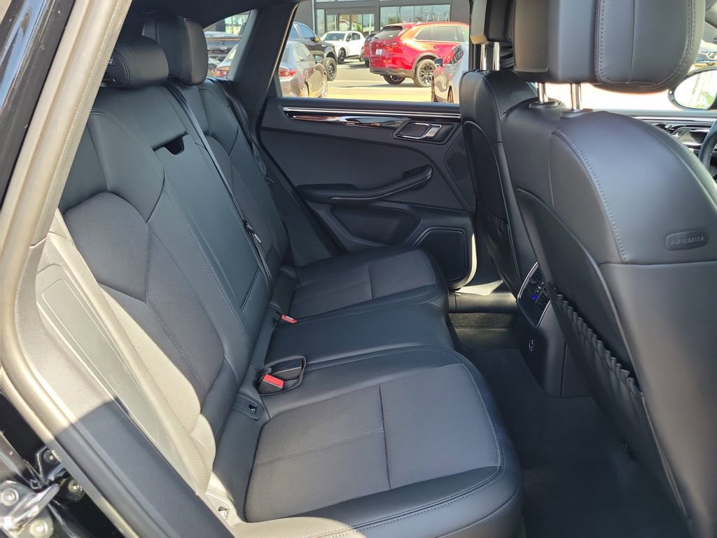 Used 2023 Porsche Macan Turbo AWD/4WD image 18