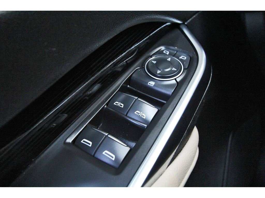 Used 2024 Cadillac XT4 Luxury w/ Cold Weather Package image 20