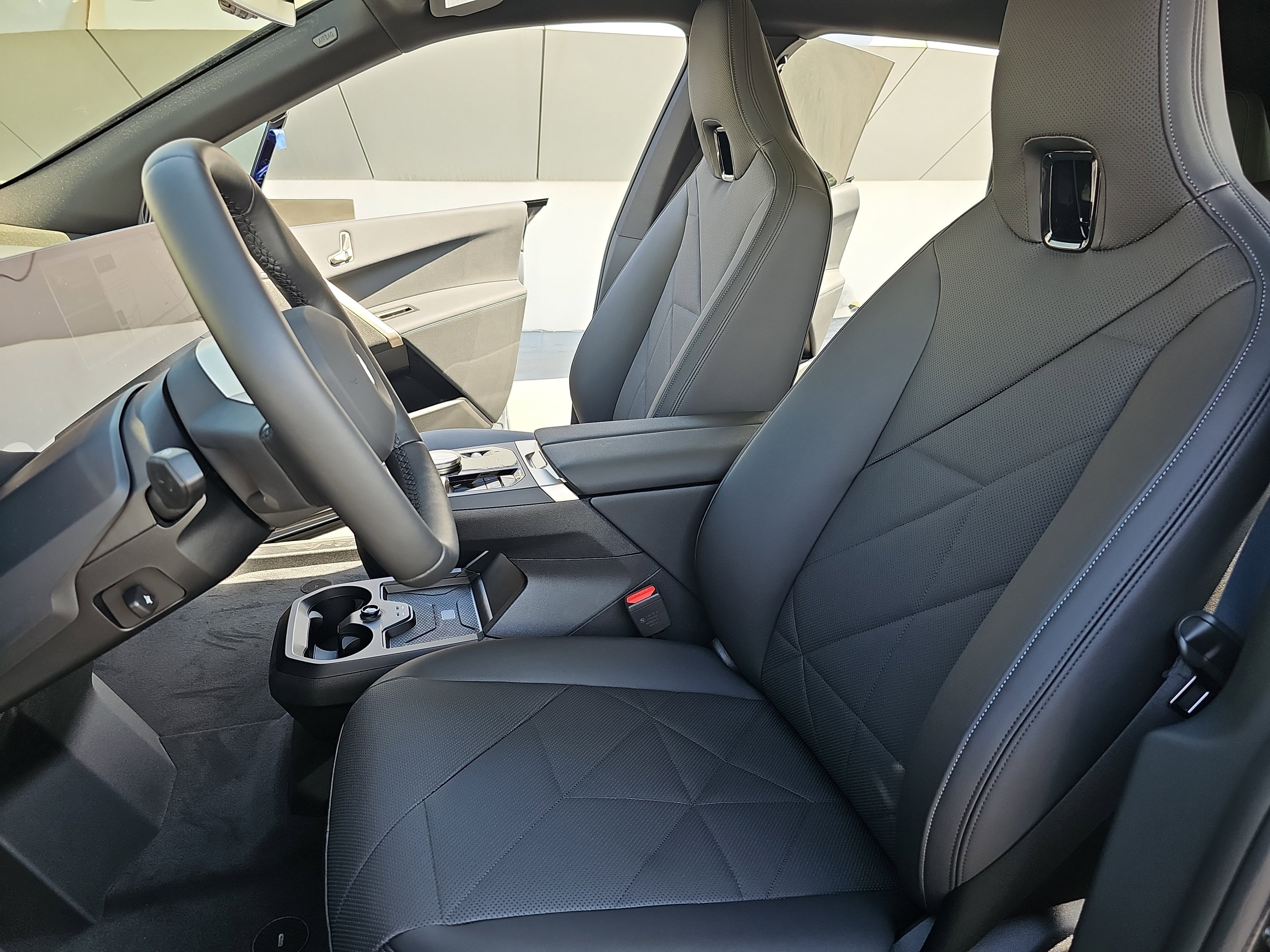 New 2026 BMW iX xDrive60 w/ Premium Package image 15