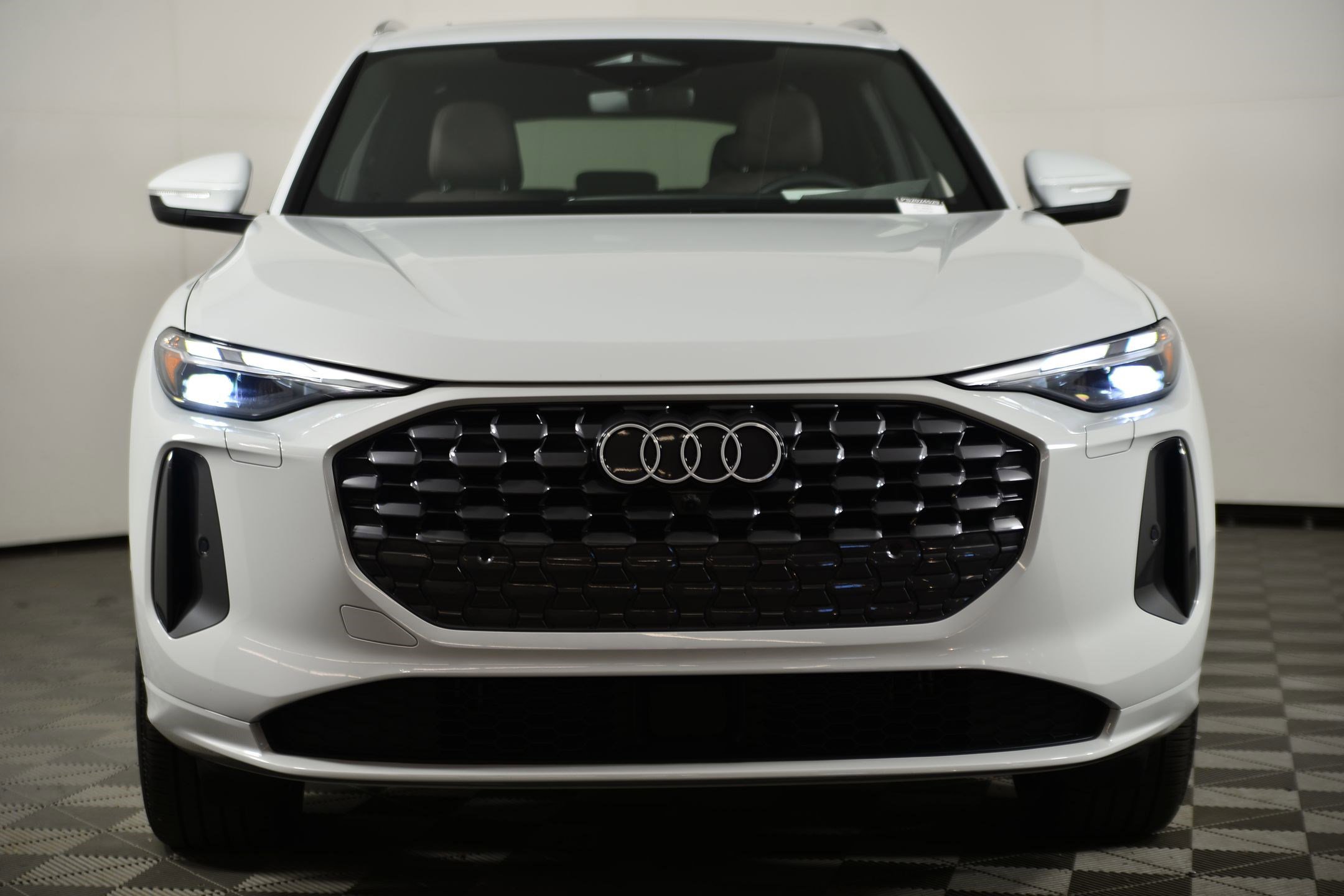 Certified 2025 Audi Q5 Premium w/ Convenience Package image 5