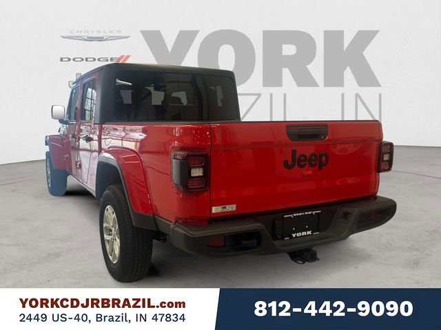 Used 2023 Jeep Gladiator Sport image 3