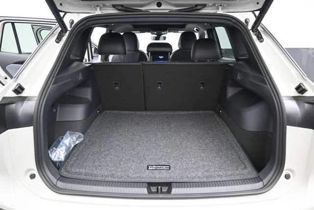 New 2026 Volkswagen Tiguan SE R-Line AWD/4WD image 12