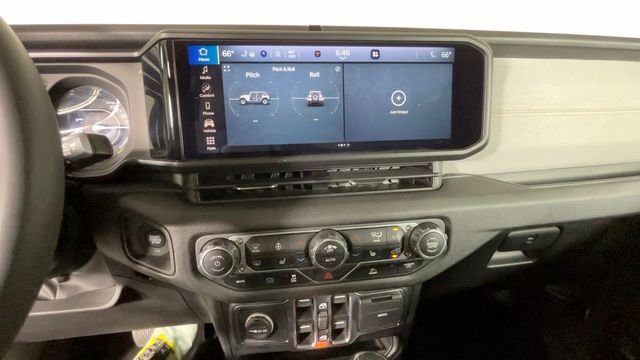 Used 2024 Jeep Wrangler Unlimited w/ Convenience Group AWD/4WD image 31