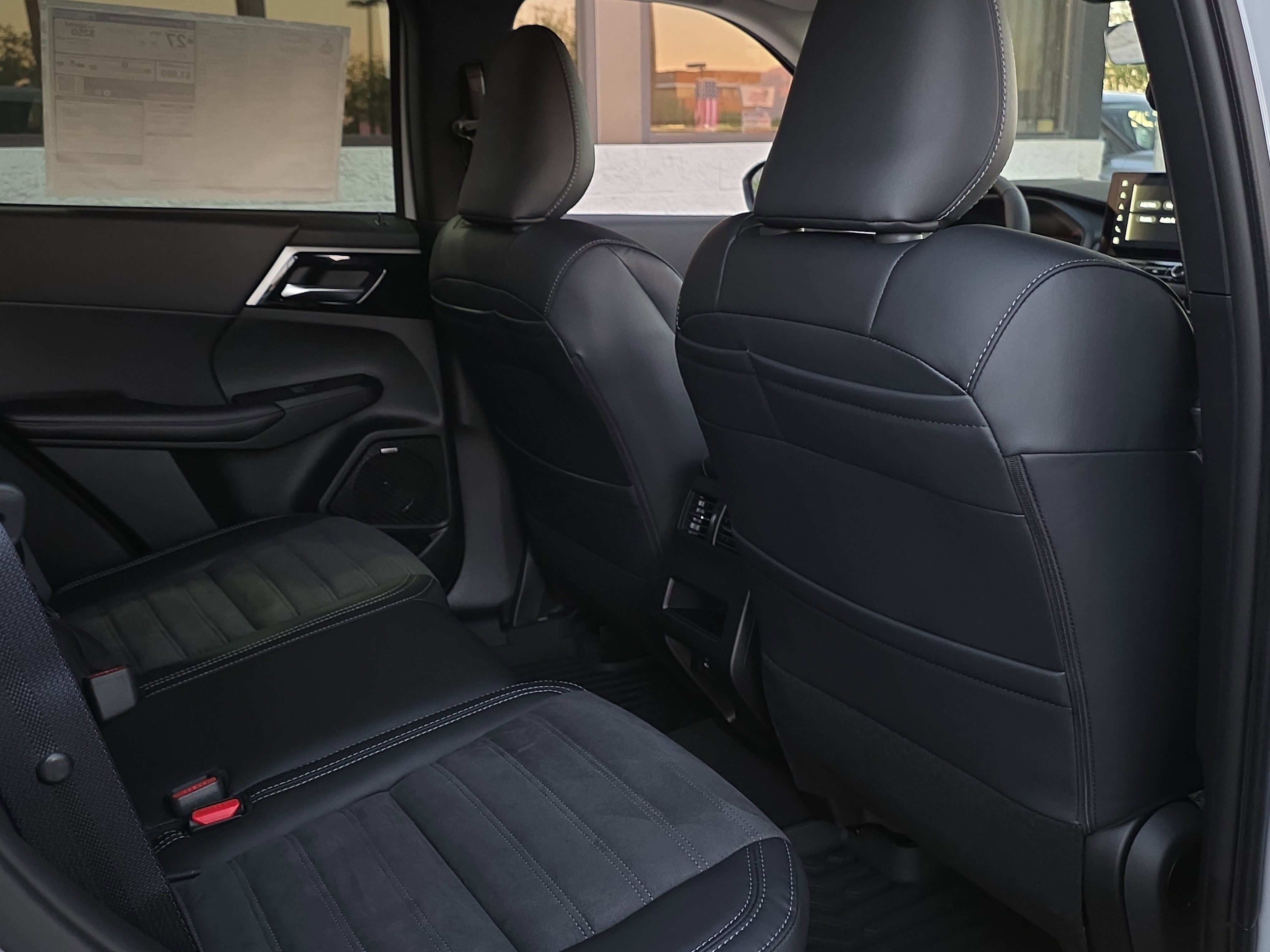 New 2025 Mitsubishi Outlander SE image 25