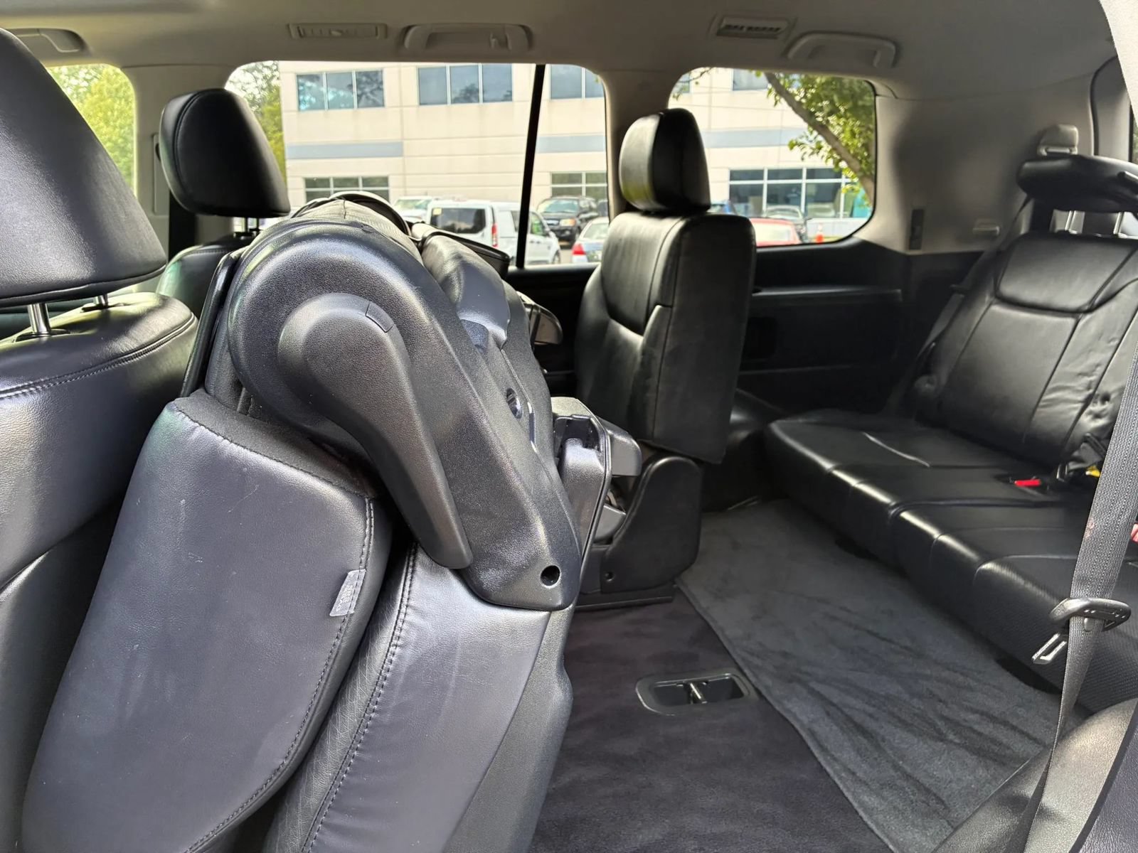 Used 2011 Lexus LX 570 4WD w/ Luxury Pkg image 40