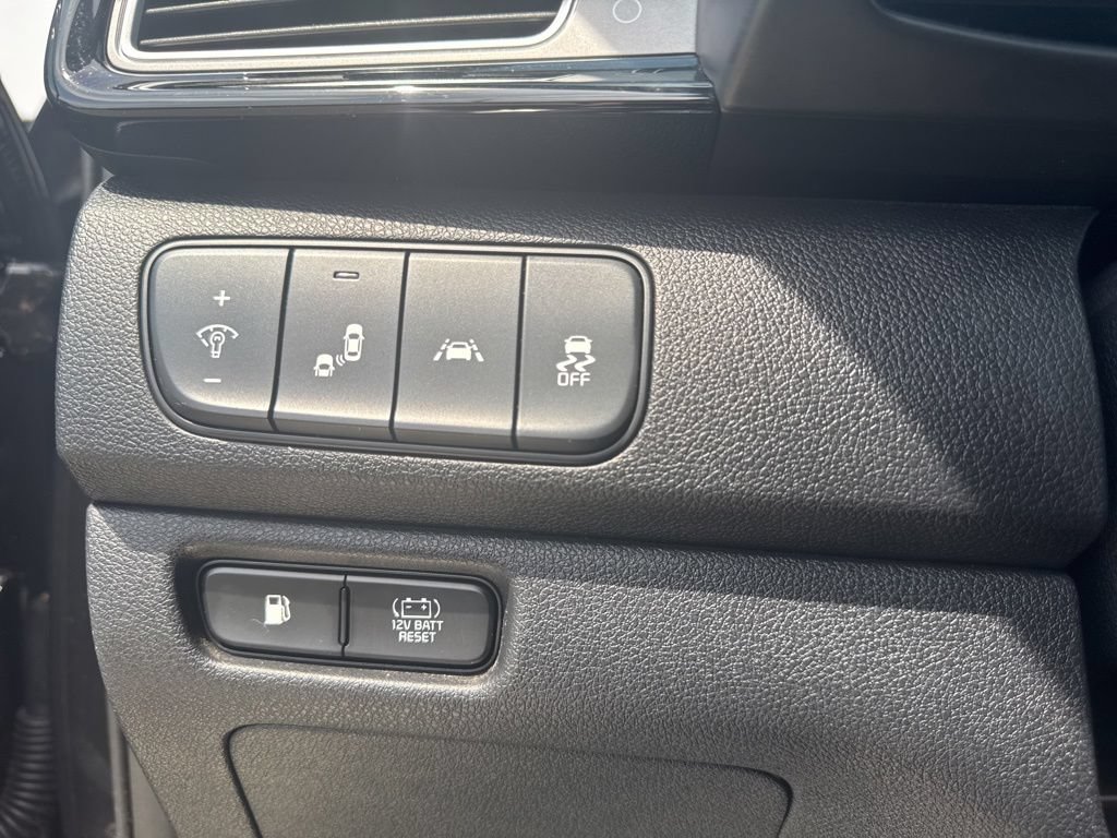 Used 2017 Kia Niro Touring w/ Advanced Technology Package FWD image 11