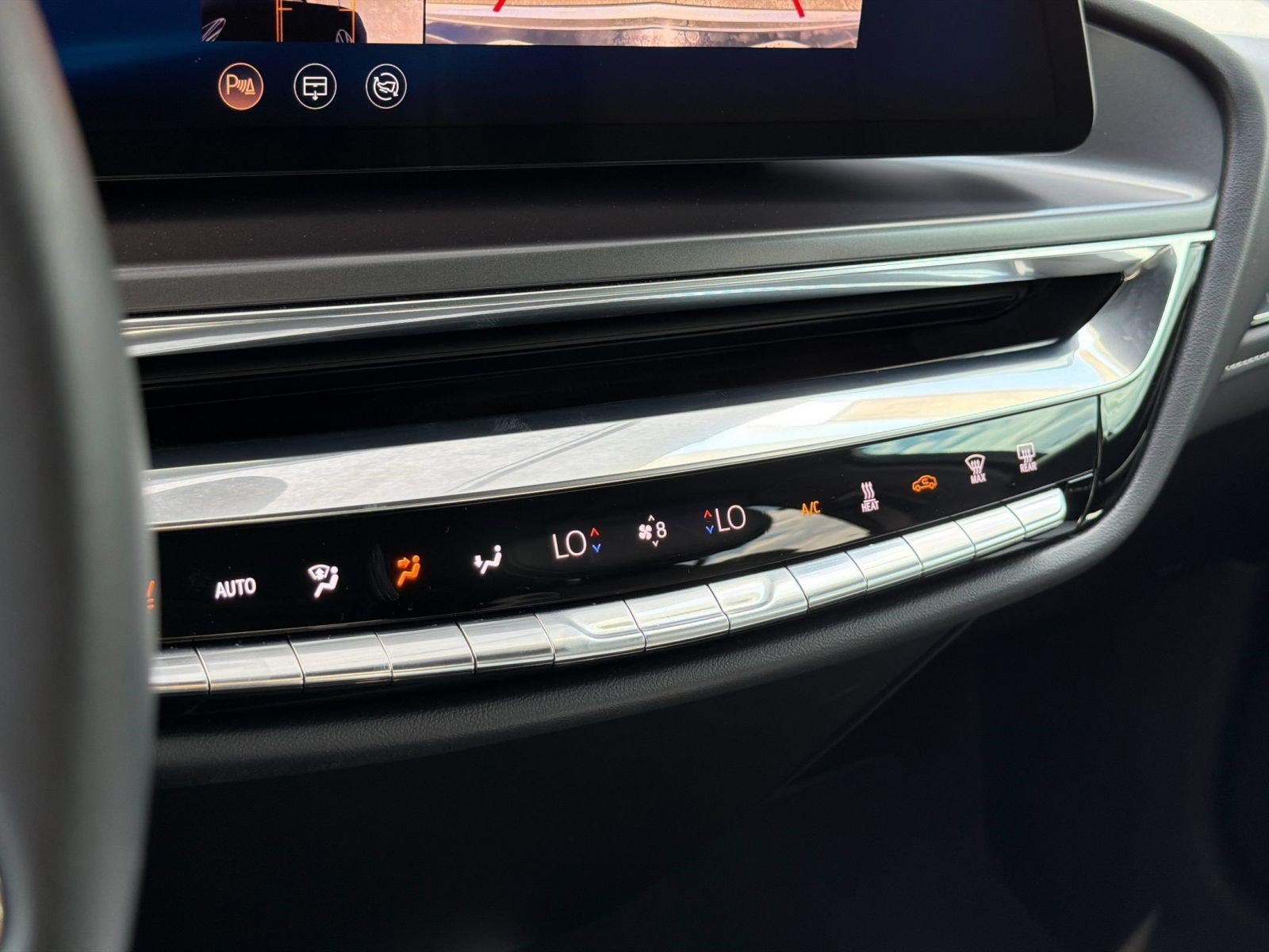 Certified 2024 Cadillac Lyriq Tech w/ Driver Assist Package AWD/4WD image 17