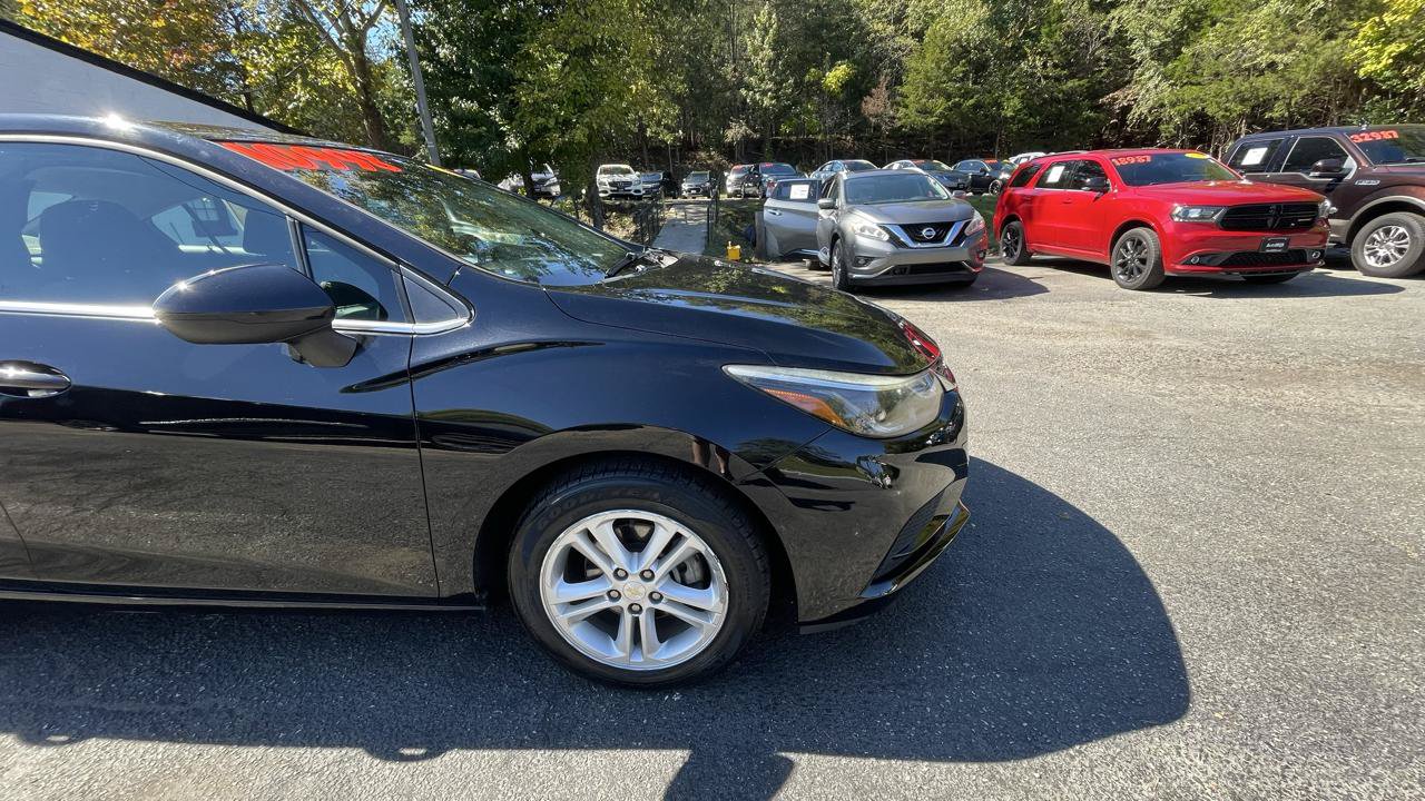Used 2018 Chevrolet Cruze LT FWD image 12