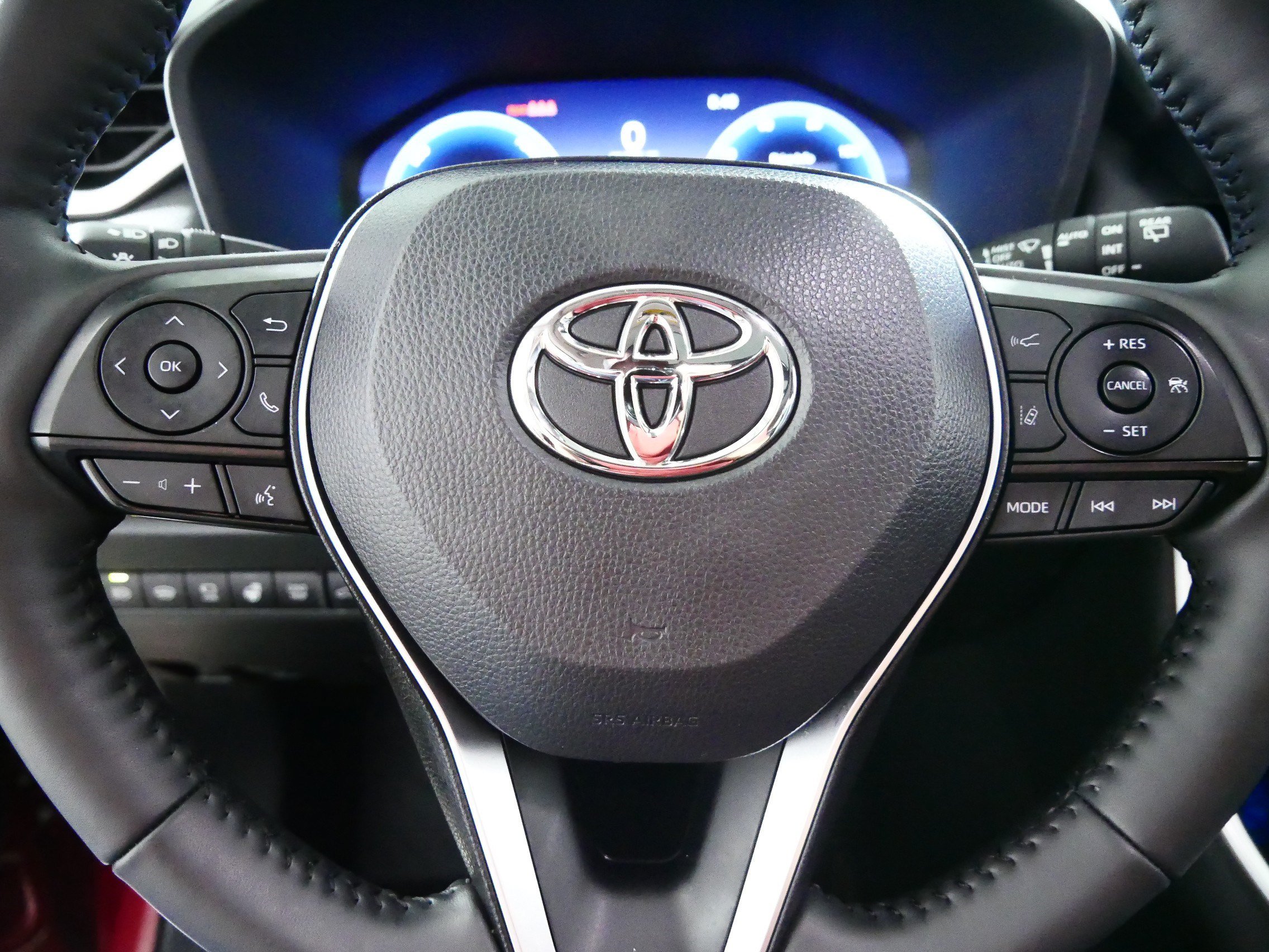 Used 2025 Toyota RAV4 Limited w/ Advanced Technology Package AWD/4WD image 25