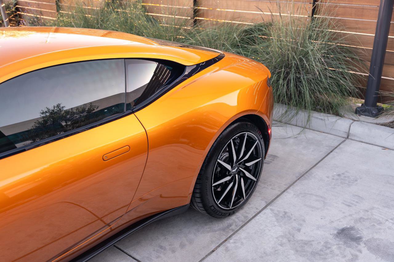Used 2018 Aston Martin DB11 Coupe image 14
