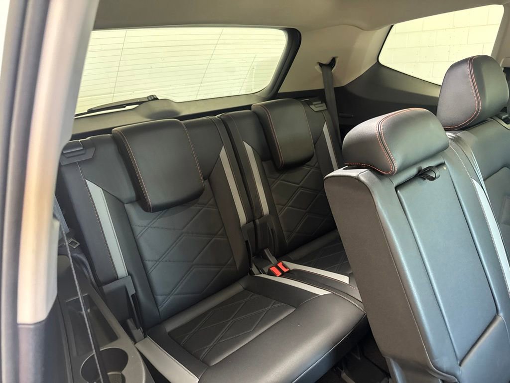 Certified 2025 Volkswagen Atlas Peak Edition SE AWD/4WD image 15