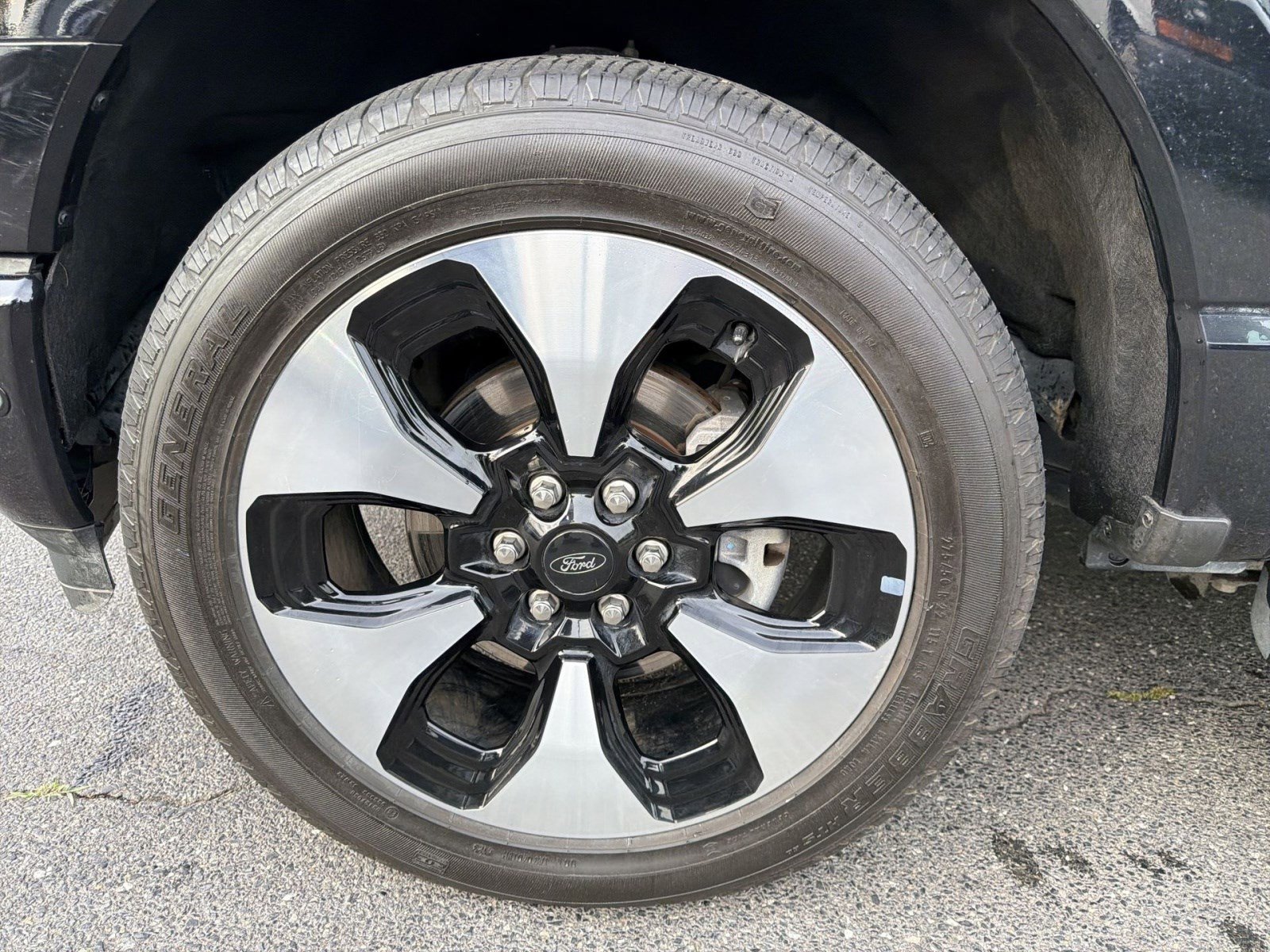Used 2023 Ford F150 Lightning Platinum AWD/4WD image 11