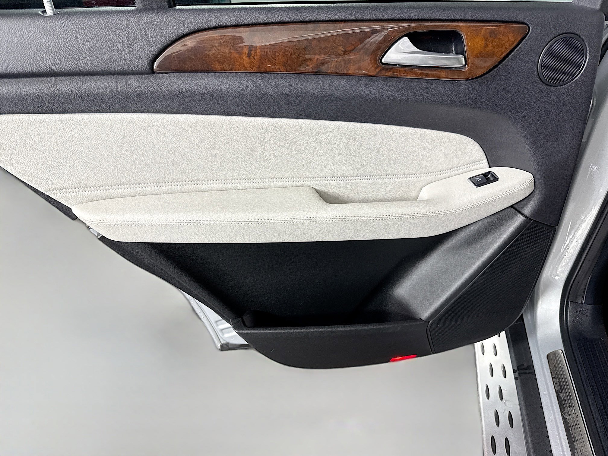 Used 2019 Mercedes-Benz GLS 450 4MATIC image 26