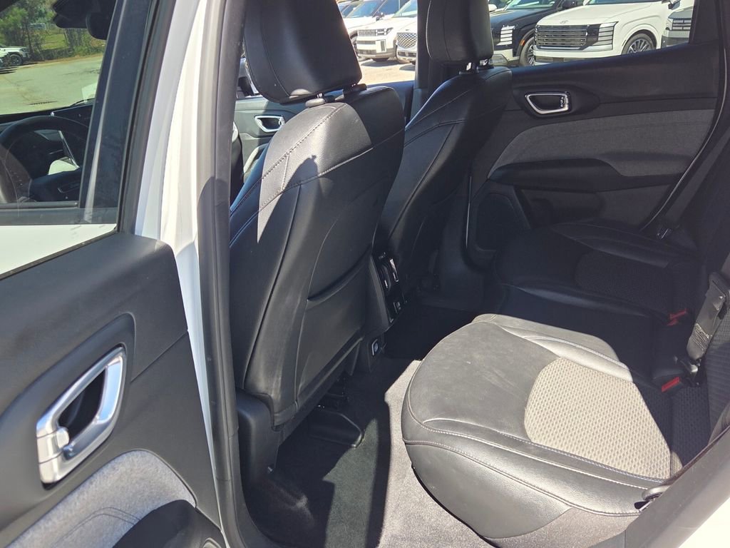 Used 2024 Jeep Compass Latitude image 6